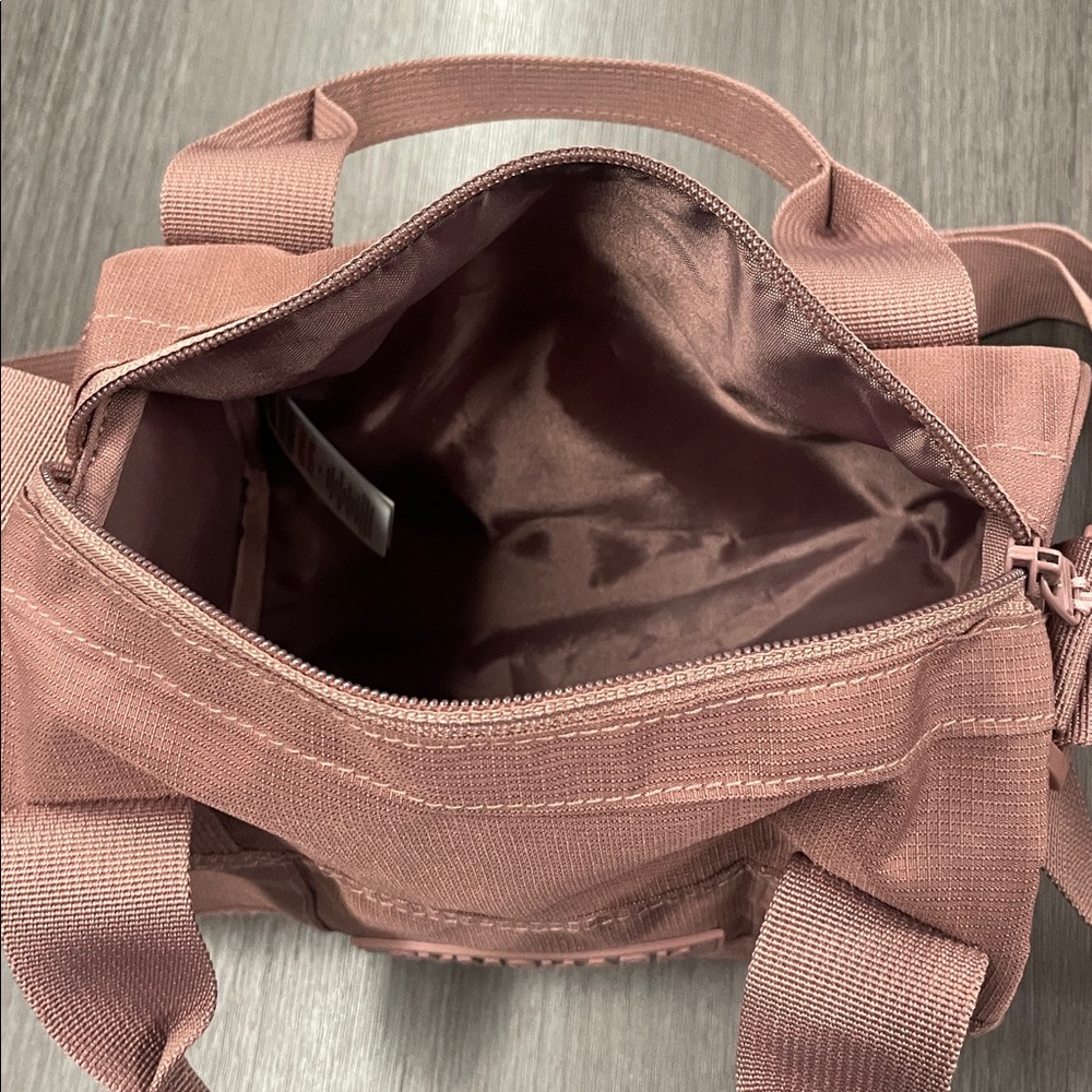 gymshark mini holdall bag  brick brown - Picture 6 of 13